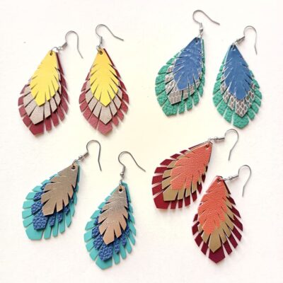 Grandes boucles d'oreilles plumes en cuir