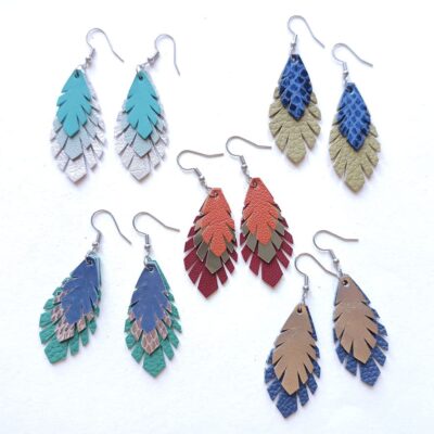 Boucles d'oreilles cuir plumes La P'tite Cordonnerie